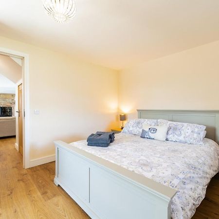 Nether Newton - Sleeps 12, Hottub, Sauna, Private Garden Newmilns Екстериор снимка