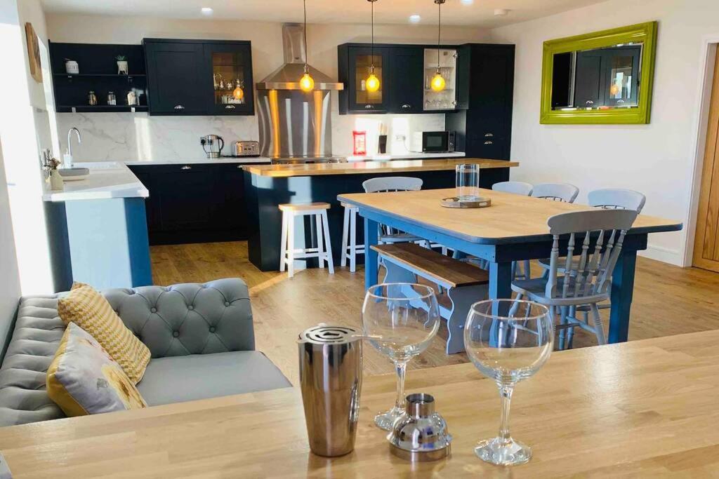 Nether Newton - Sleeps 12, Hottub, Sauna, Private Garden Newmilns Екстериор снимка