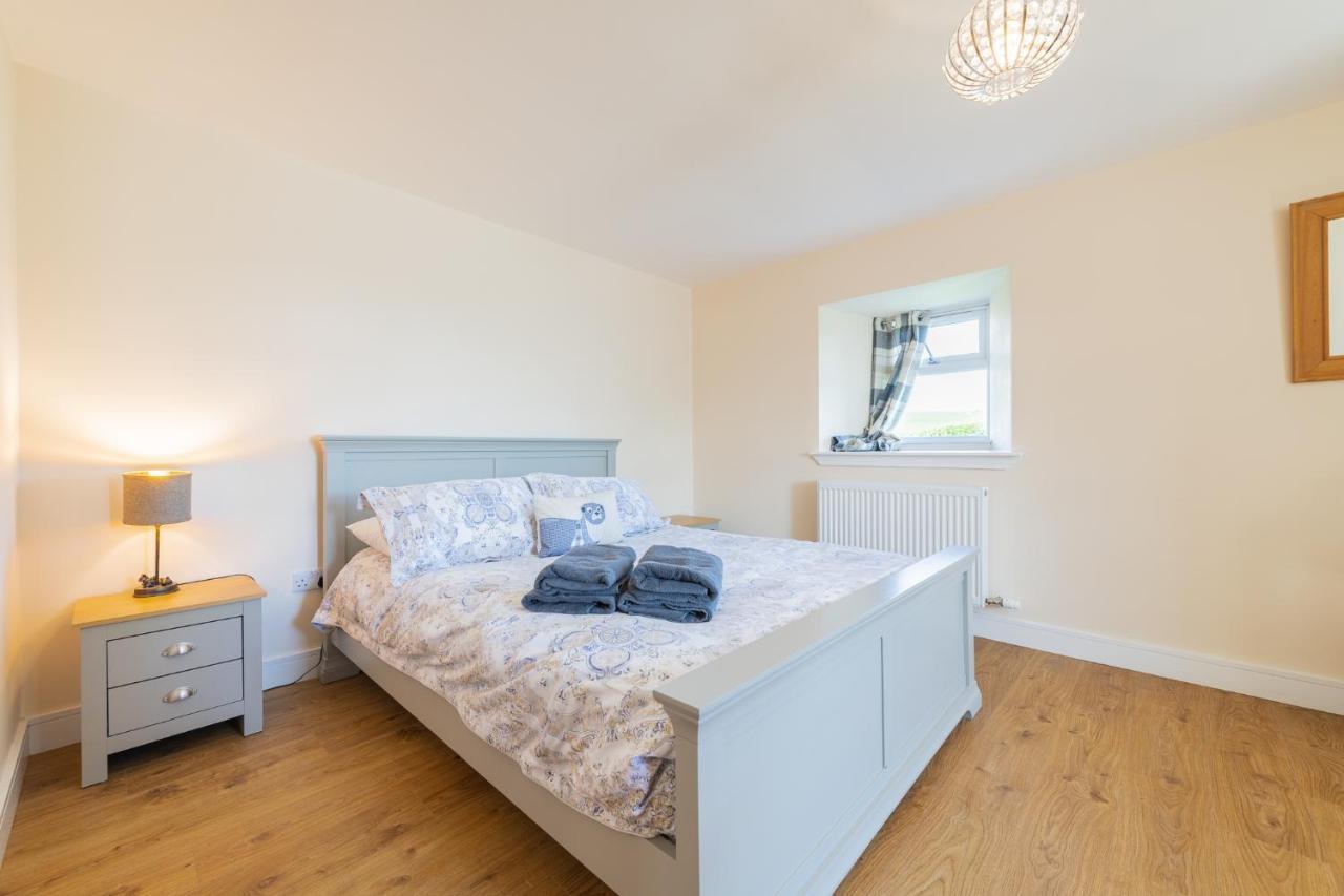 Nether Newton - Sleeps 12, Hottub, Sauna, Private Garden Newmilns Екстериор снимка