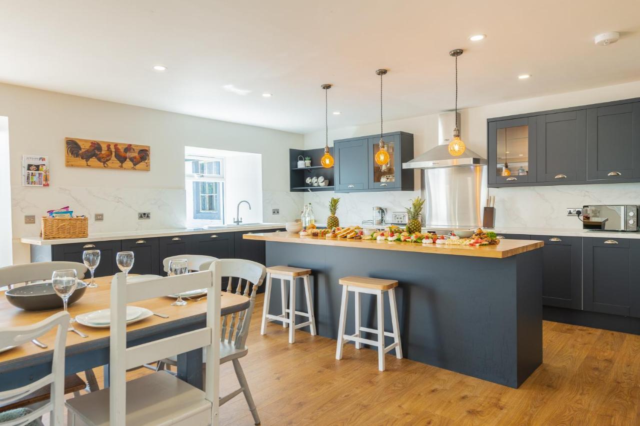 Nether Newton - Sleeps 12, Hottub, Sauna, Private Garden Newmilns Екстериор снимка