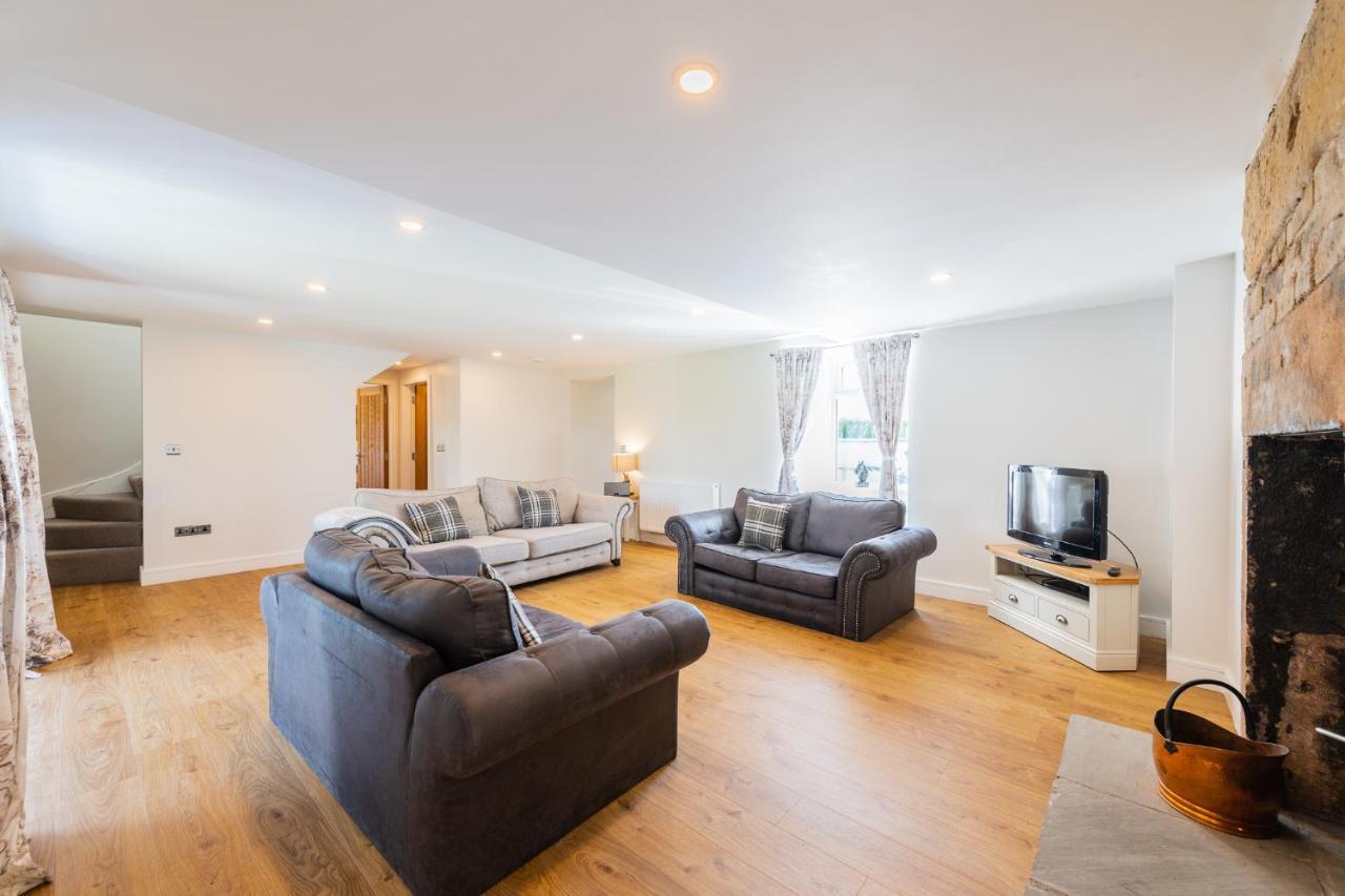 Nether Newton - Sleeps 12, Hottub, Sauna, Private Garden Newmilns Екстериор снимка