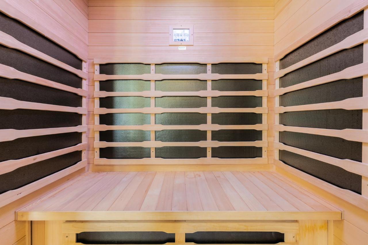 Nether Newton - Sleeps 12, Hottub, Sauna, Private Garden Newmilns Екстериор снимка