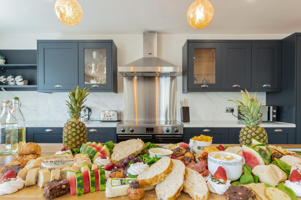 Nether Newton - Sleeps 12, Hottub, Sauna, Private Garden Newmilns Екстериор снимка