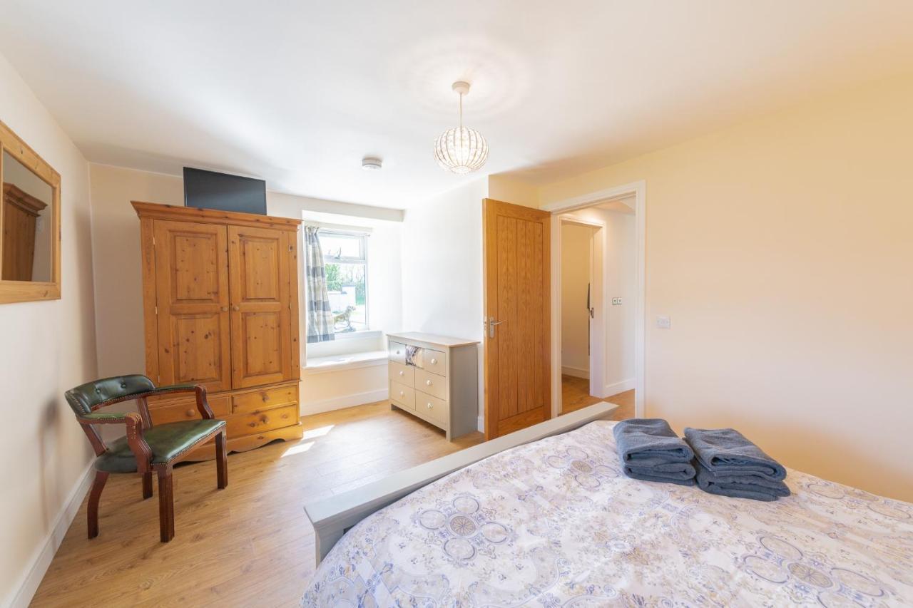 Nether Newton - Sleeps 12, Hottub, Sauna, Private Garden Newmilns Екстериор снимка