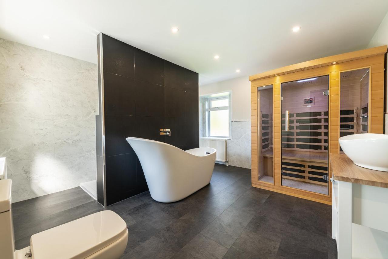 Nether Newton - Sleeps 12, Hottub, Sauna, Private Garden Newmilns Екстериор снимка