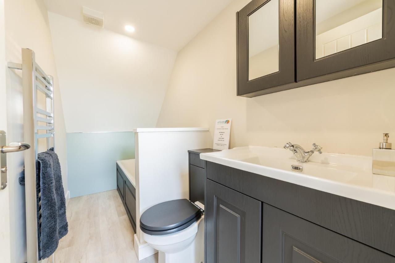 Nether Newton - Sleeps 12, Hottub, Sauna, Private Garden Newmilns Екстериор снимка