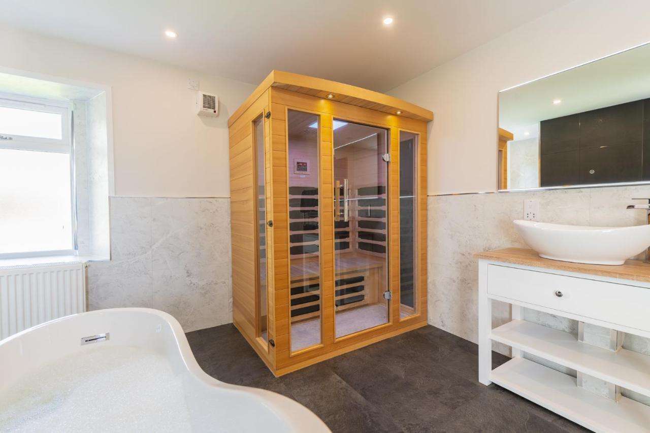 Nether Newton - Sleeps 12, Hottub, Sauna, Private Garden Newmilns Екстериор снимка