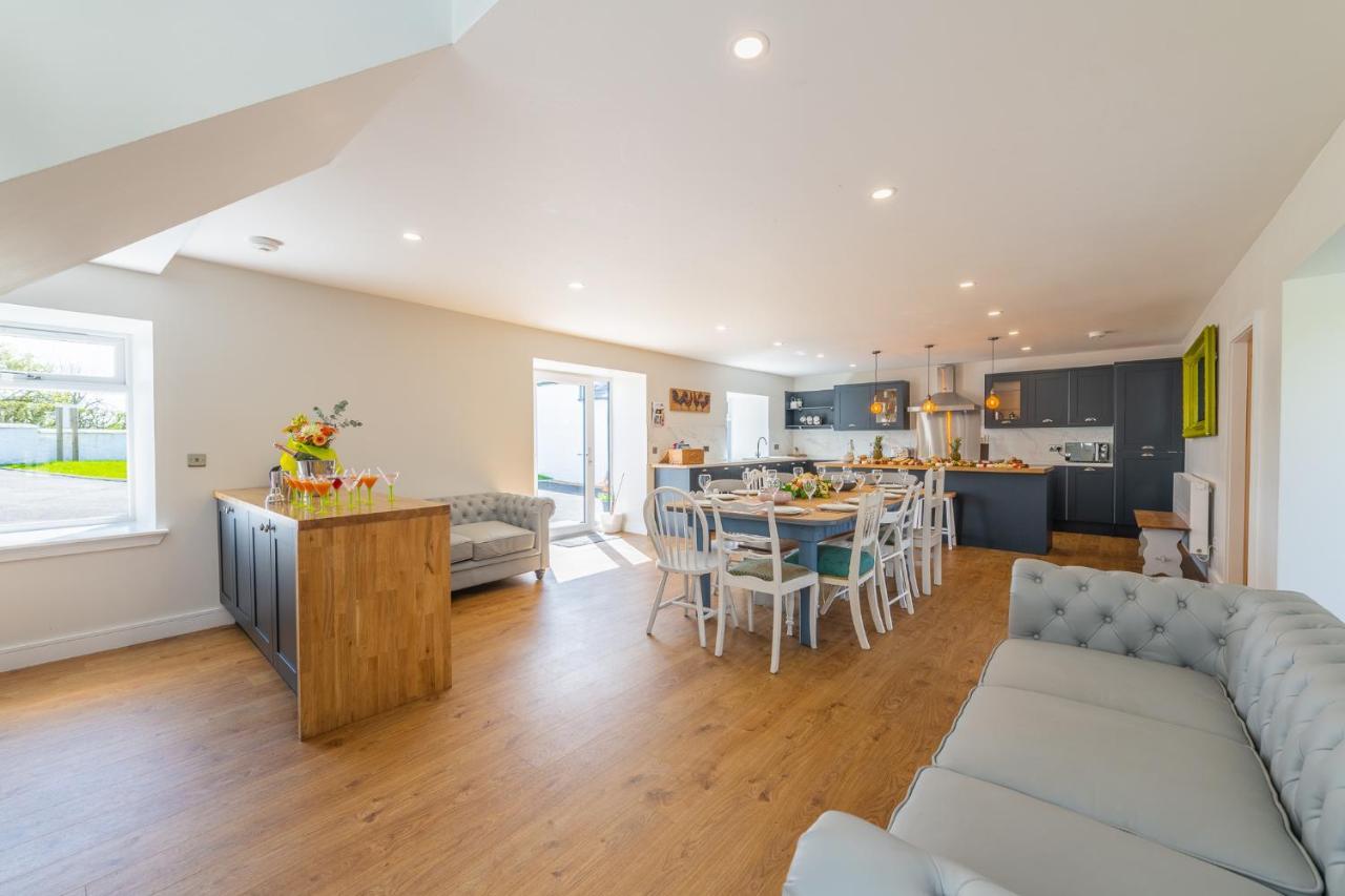 Nether Newton - Sleeps 12, Hottub, Sauna, Private Garden Newmilns Екстериор снимка