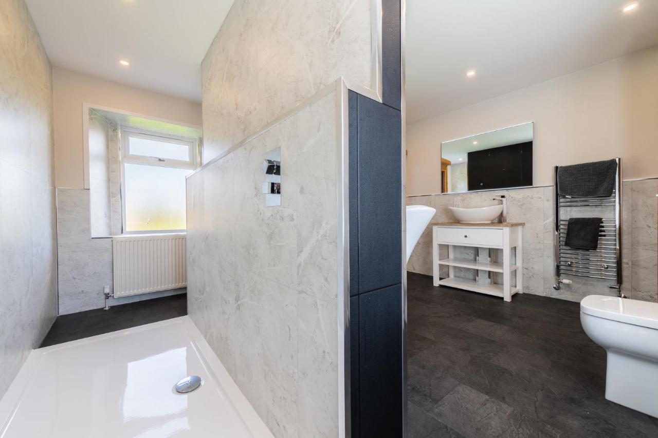 Nether Newton - Sleeps 12, Hottub, Sauna, Private Garden Newmilns Екстериор снимка