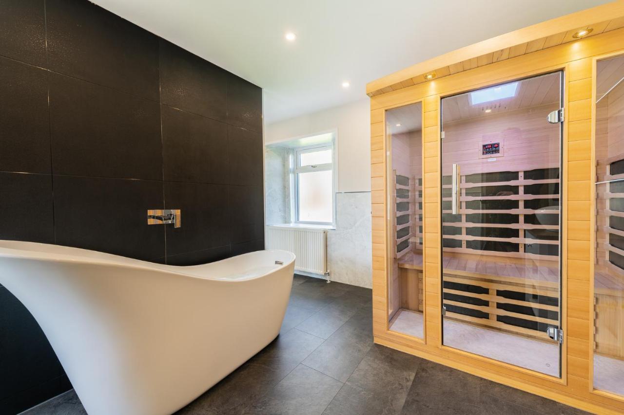 Nether Newton - Sleeps 12, Hottub, Sauna, Private Garden Newmilns Екстериор снимка