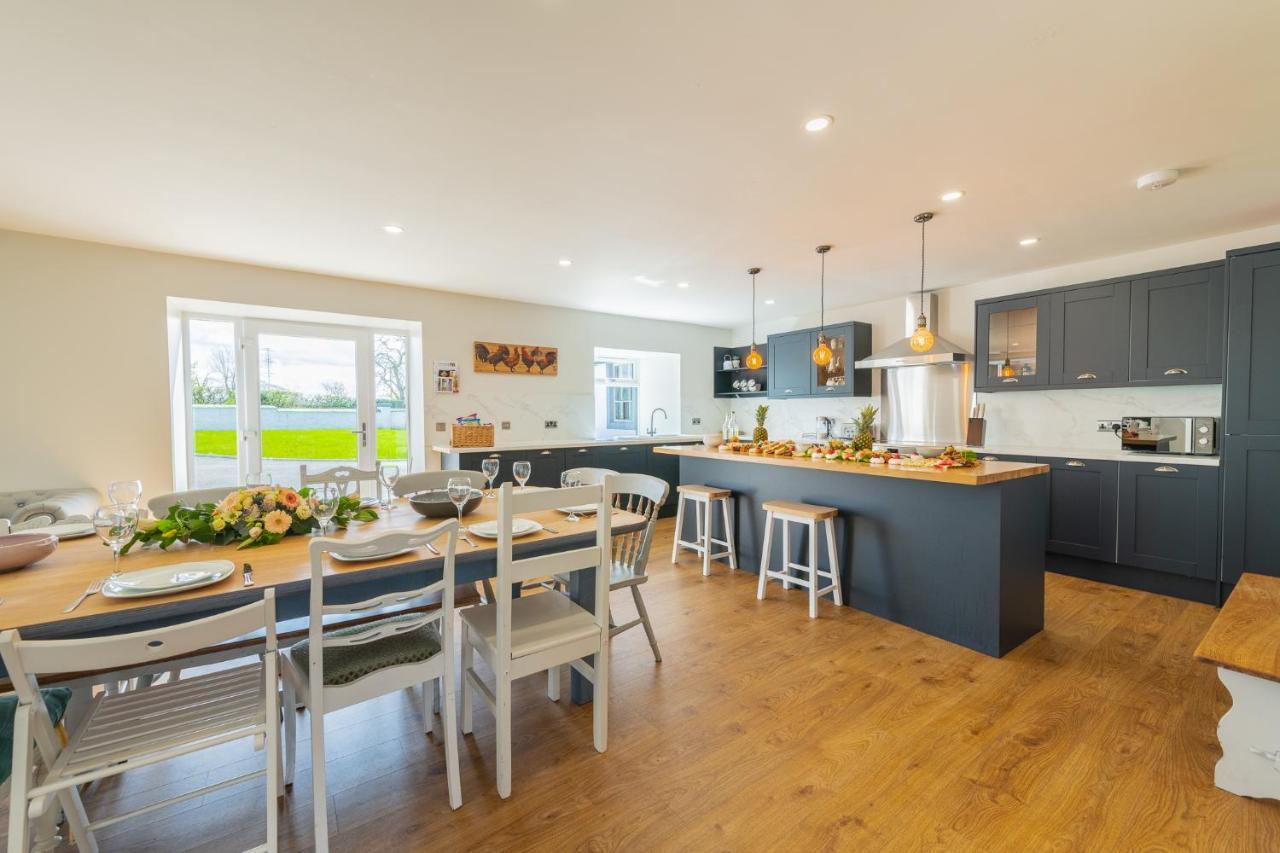 Nether Newton - Sleeps 12, Hottub, Sauna, Private Garden Newmilns Екстериор снимка