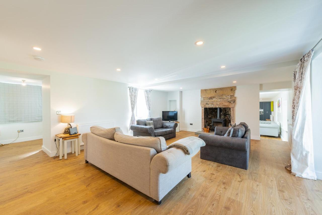 Nether Newton - Sleeps 12, Hottub, Sauna, Private Garden Newmilns Екстериор снимка